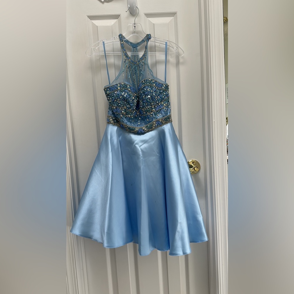 This is the perfect homecoming/prom dress!